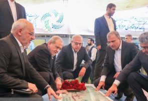 حضور رئیس‌جمهور، استاندار، شهردار بندرعباس و نماینده مجلس در آیین غبارروبی مزار شهید گمنام