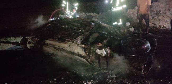 آتش‌سوزی خودروی حامل سوخت قاچاق در جاده بندرعباس–میناب منجر به فوت یک نفر شد