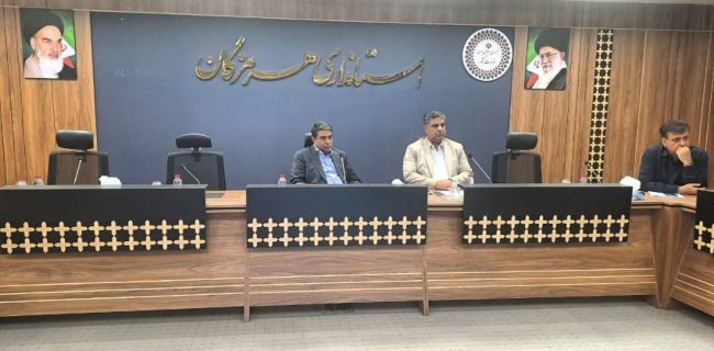 تأکید معاون عمرانی استانداری هرمزگان بر رفع فوری موانع اجرای پروژه آب‌شیرین‌کن چارک