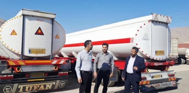 توقیف دو تریلر تانکردار حامل ۷۰ هزار لیتر سوخت قاچاق در شهرستان حاجی آباد هرمزگان