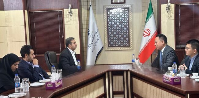 نشست رسمی سرکنسول جمهوری خلق چین در بندرعباس با نماینده وزیر و مدیرکل امور اقتصادی و دارایی هرمزگان نشست رسمی سرکنسول جمهوری خلق چین در بندرعباس با نماینده وزیر و مدیرکل امور اقتصادی و دارایی هرمزگان