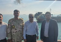 بازدید مدیرکل شیلات هرمزگان از صیدگاه میگو در هرمزگان