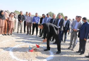 کلنگ مدرسه شش کلاسه ایسین به زمین خورد