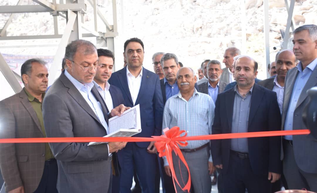 افتتاح نخستین نیروگاه خورشیدی بر فراز استخر در منطقه سیاهو هرمزگان 