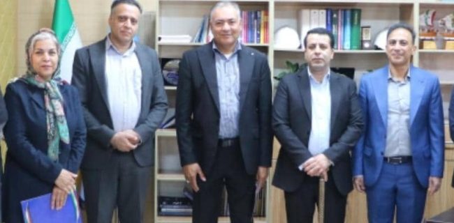 همزمان با هفته جهانی کارآفرینی؛ مدیرکل تعاون، کار و رفاه اجتماعی استان با جمعی از اعضای کانون کارآفرینان برتر هرمزگان دیدار کرد