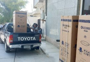 کمیته امداد جریزه قشم ۶۰ دستگاه یخچال به مددجویان نیازمند اهدا کرد