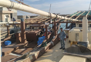 توقیف دو فروند لنج عمانی و یک قایق ترال غیرمجاز در آب‌های جاسک