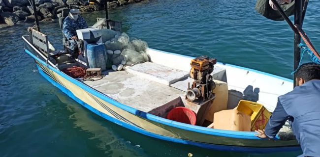توقیف قایق فعال صید ترال در منطقه درگهان-قشم