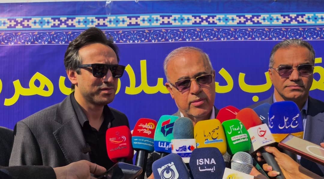 ۳۵ دستگاه پزشکی در خدمت نهضت سلامت هرمزگان+فیلم ۳۵ دستگاه پزشکی در خدمت نهضت سلامت هرمزگان+فیلم