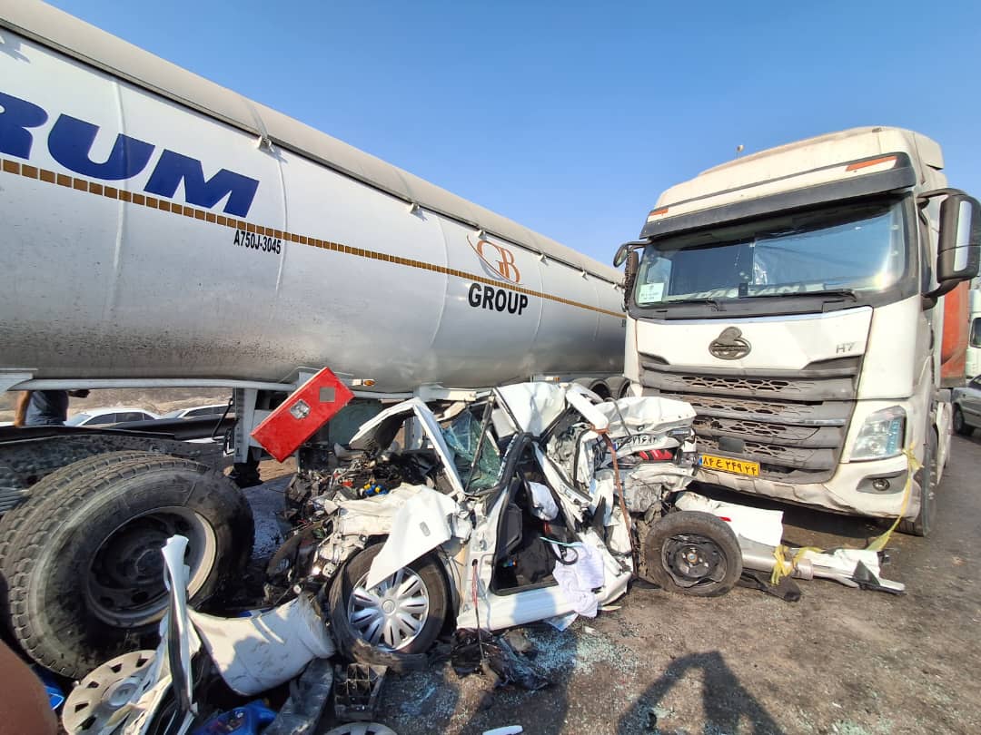 نجات راننده محبوس در سانحه جادهای بلوار شهید رجایی / عملیات رهاسازی آتشنشانی با موفقیت انجام شد نجات راننده محبوس در سانحه جادهای بلوار شهید رجایی / عملیات رهاسازی آتشنشانی با موفقیت انجام شد