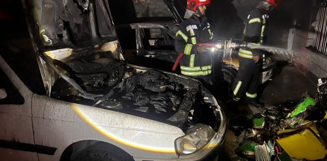 مهار آتشسوزی بامدادی سه خودرو در چهارراه نخل ناخدا مهار آتشسوزی بامدادی سه خودرو در چهارراه نخل ناخدا