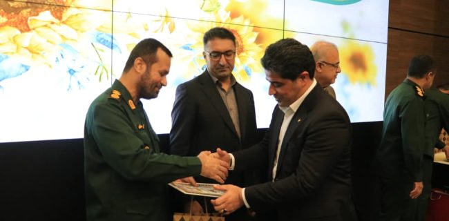 بسیج کارمندی از محمدامین کعبی تقدیر کرد بسیج کارمندی از محمدامین کعبی تقدیر کرد