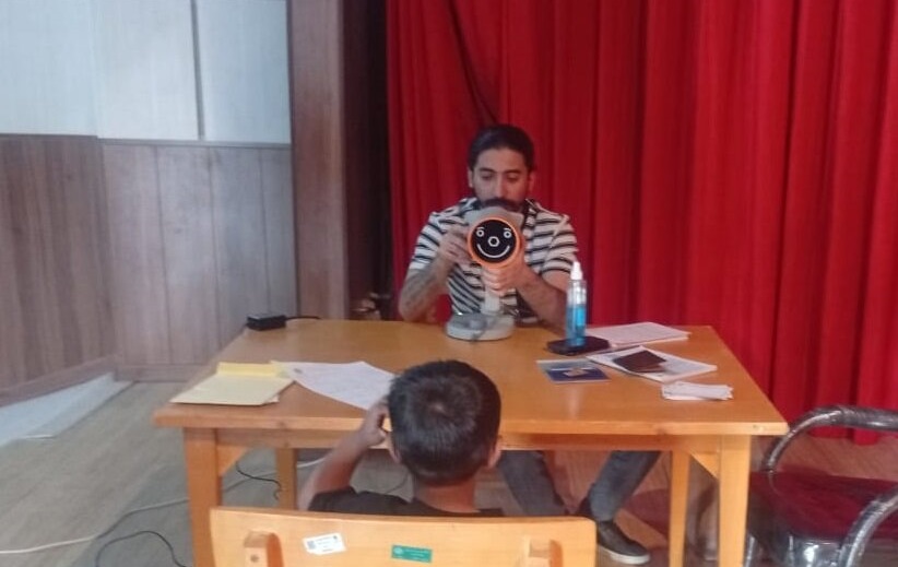 اجرای برنامه های غربالگری بینایی و شنوایی کودکان در توابع و روستاهای کم برخوردار شهرستان اجرای برنامه های غربالگری بینایی و شنوایی کودکان در توابع و روستاهای کم برخوردار شهرستان