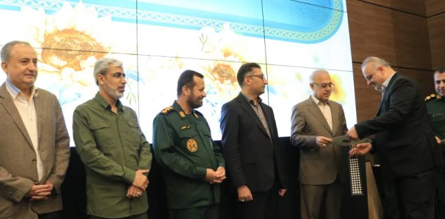 تقدیر از رئیس سازمان جهاد کشاورزی هرمزگان در همایش تجلیل از خانواده شهدا، مدیران ، کارمندان و بسیج ادارات استان 