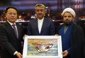 نشست شهردار بندرعباس و رئیس شورای اسلامی شهر با سرکنسول جمهوری خلق چین در بندرعباس