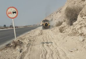 اجرای عملیات تسطیح و رگلاژ شانه راه محور پارسیان – بندرلنگه