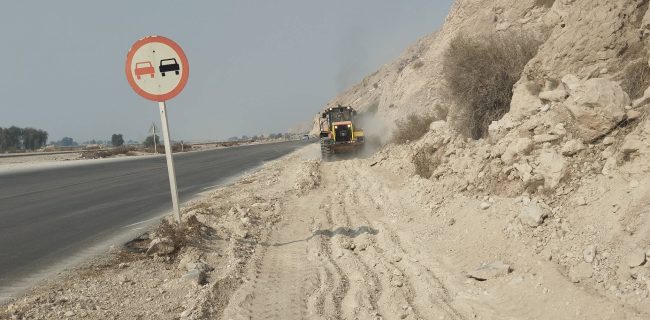 اجرای عملیات تسطیح و رگلاژ شانه راه محور پارسیان – بندرلنگه