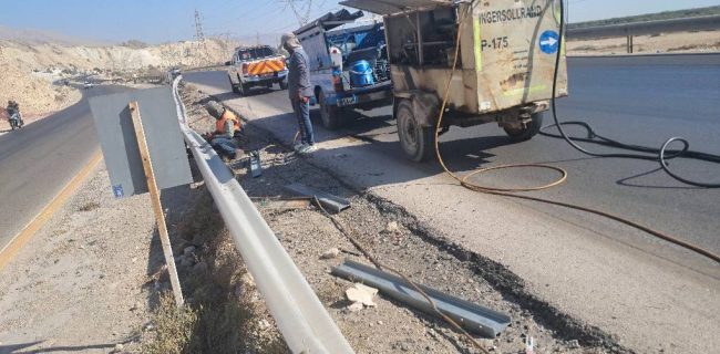 تداوم ارتقای ایمنی جاده‌ها با اجرای تعمیر گاردریل در محورهای برون‌شهری هرمزگان