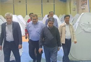 بازدید صادقی پور از کمپ اسکان اضطراری روستاهای دهستان بیابان در سالن ورزشی روستای گونمردی