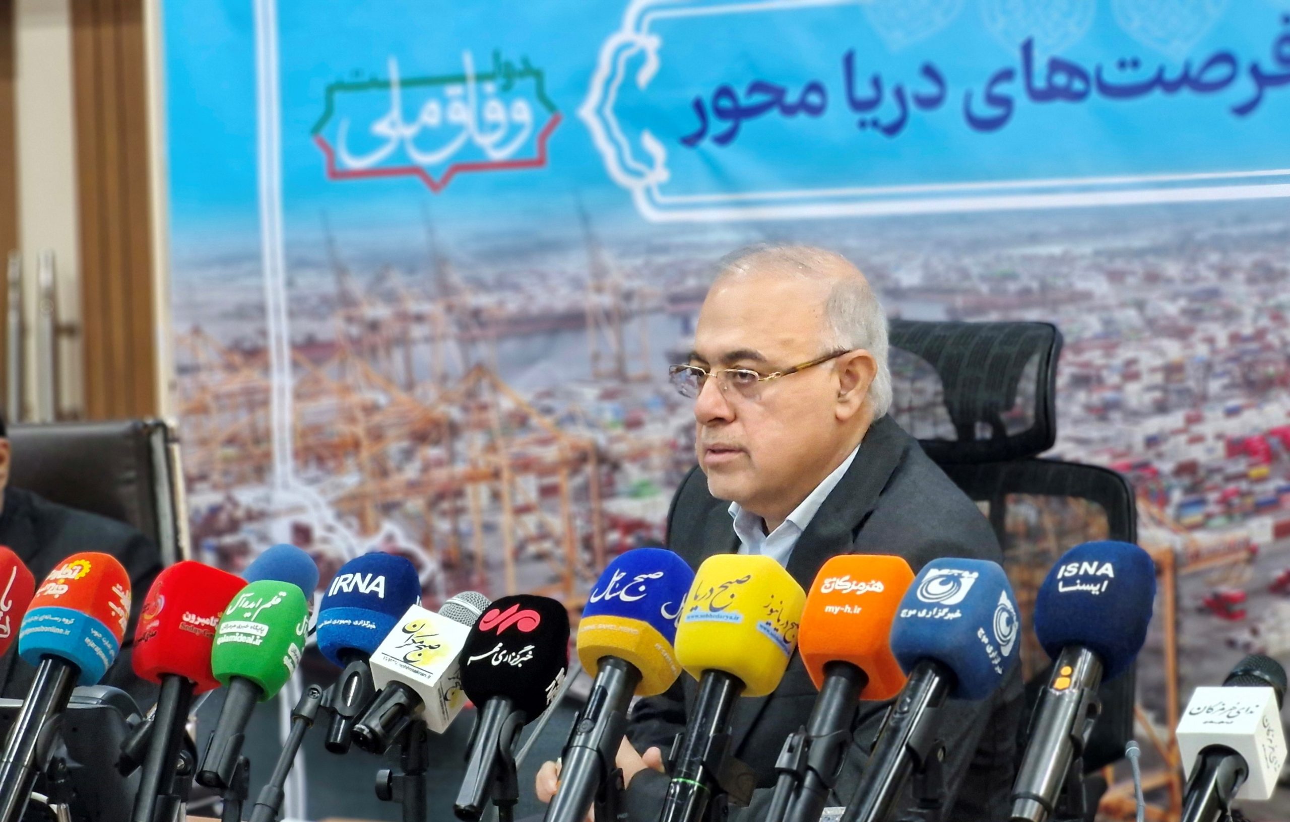 آشوری تازیانی: آینده هرمزگان با پروژههای امروز ساخته میشود+فیلم آشوری تازیانی: آینده هرمزگان با پروژههای امروز ساخته میشود+فیلم