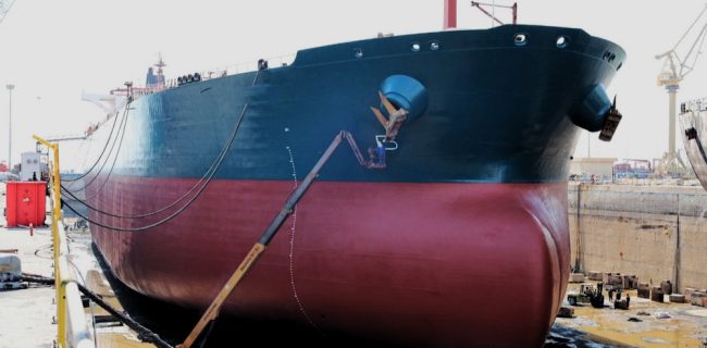 نفتکش غول‌پیکر ۱۰۰ هزارتُنی با رکورد ۱۴ روزه تعمیرات، به آب اندازی شد