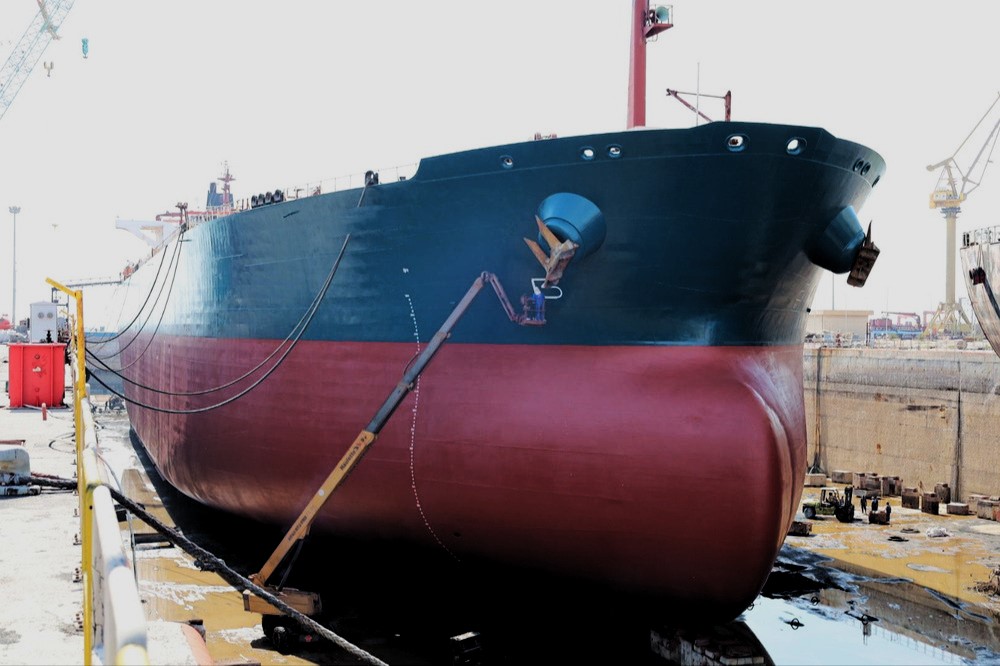 نفتکش غولپیکر ۱۰۰ هزارتُنی با رکورد ۱۴ روزه تعمیرات، به آب اندازی شد نفتکش غولپیکر ۱۰۰ هزارتُنی با رکورد ۱۴ روزه تعمیرات، به آب اندازی شد