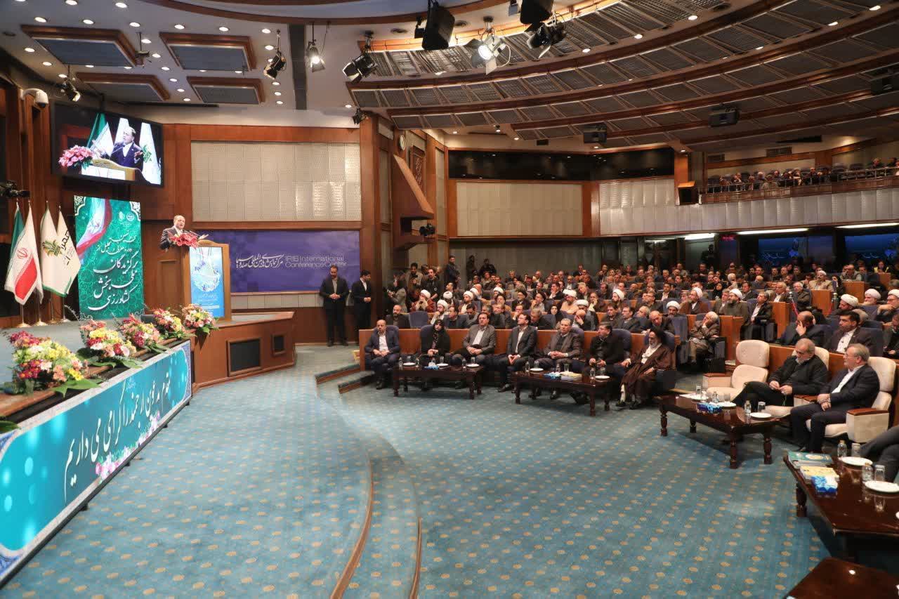 تقدیر از سه بهره بردار هرمزگانی منتخب در همایش ملی برگزیدگان بخش کشاورزی