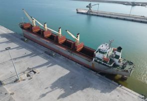 آغاز بارگیری نخستین محموله ۳۰ هزار تُنی بیلت فولادی در بندر منطقه ویژه اقتصادی پارسیان