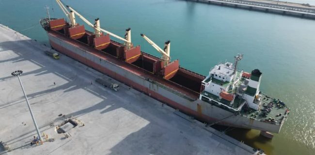 آغاز بارگیری نخستین محموله ۳۰ هزار تُنی بیلت فولادی در بندر منطقه ویژه اقتصادی پارسیان