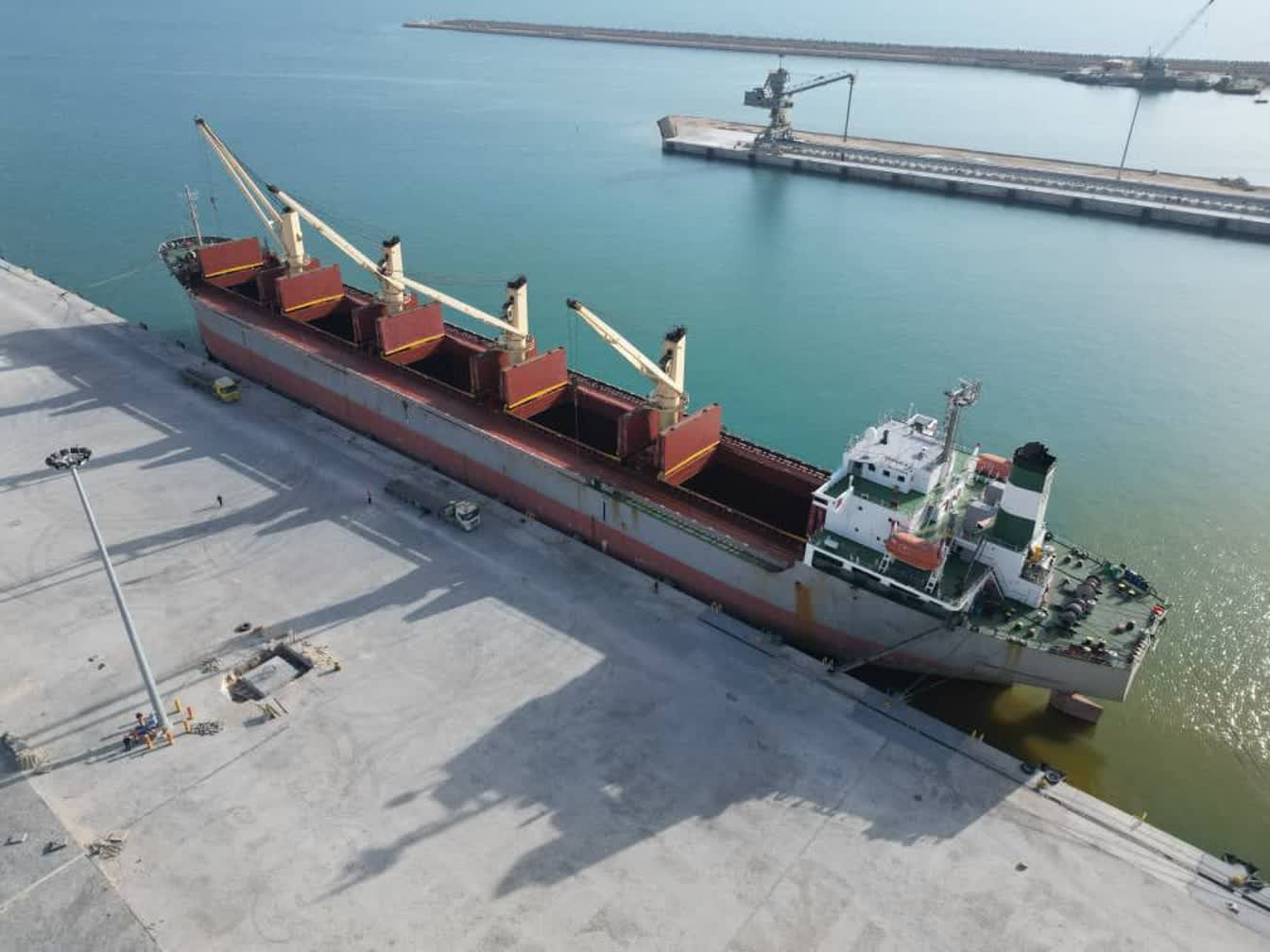 آغاز بارگیری نخستین محموله ۳۰ هزار تُنی بیلت فولادی در بندر منطقه ویژه اقتصادی پارسیان