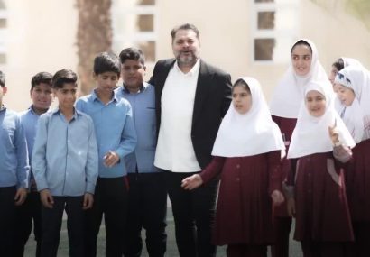 غلامرضا صنعتگر ترانه  «خیرین مدرسه ساز »را تقدیم فرزندان هرمزگانی کرد